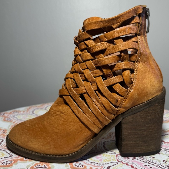 𝐅𝐑𝐄𝐄 𝐏𝐄𝐎𝐏𝐋𝐄 Boho Ankle Booties - Picture 11 of 15